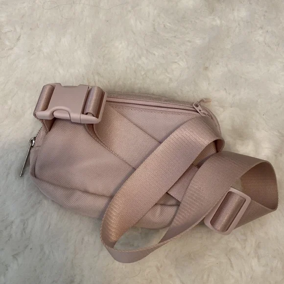 Lululemon everywhere belt bag pastel pink good used condition - Picture 3 of 5